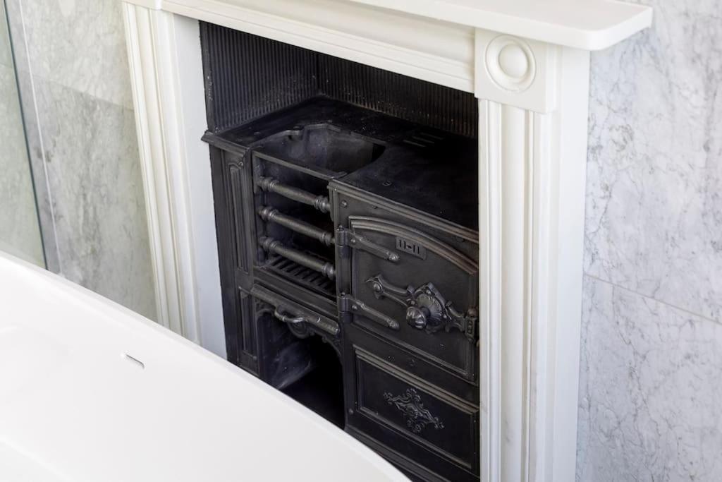 Charming 3 Bed Victorian House Villa London